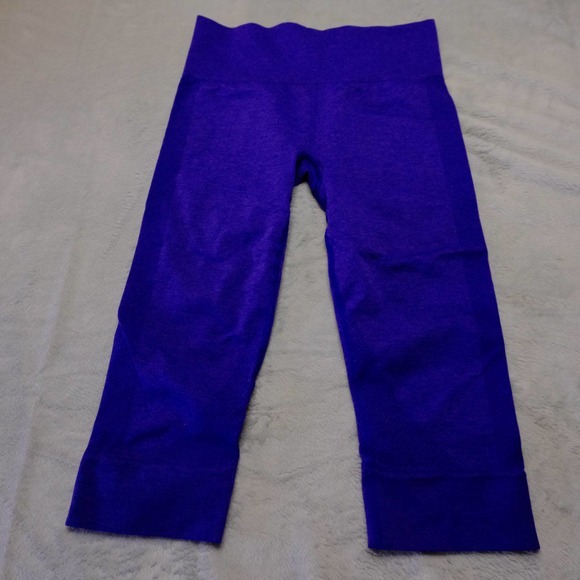 lululemon athletica Pants - Lululemon Womens In The Flow Crop Leggings Sz 6 Purple High Waisted